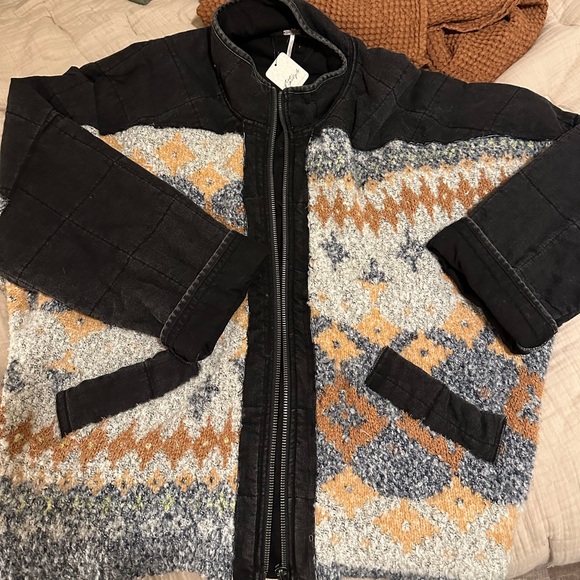 NWT Free People quilted dolman jacket with beautiful knit detail. - Picture 3 of 12